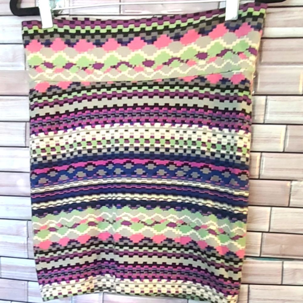 FUN flirty Forever 21 skirt !! Goes with a bunch of looks!!! Size medium. - Picture 1 of 2